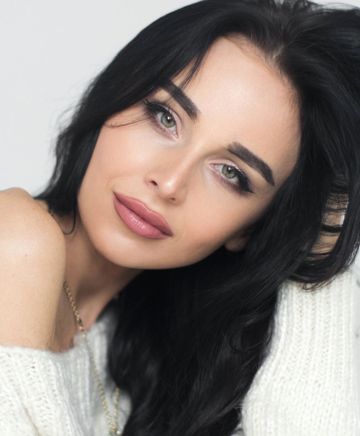 Woman with striking eyes and soft, natural makeup.